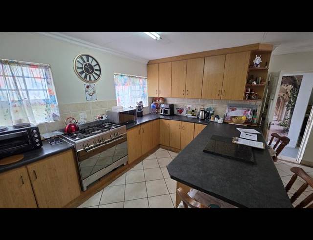 3 BEDROOM HOUSE FOR SALE IN FRAAIUITSIG